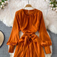 Rundhals-Temperament, schmale Taille, Langarm-Rüschenkleid 3123