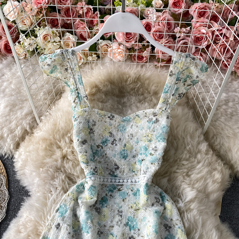 Spitzenbesticktes Blumenkleid mit Strapsen 3313