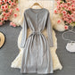 Einreihiges Strickkleid mit Rundhalsausschnitt und Taillen-Pulloverrock 3075