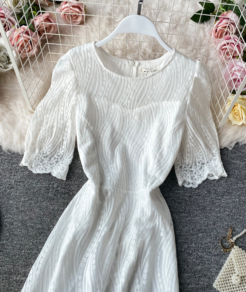 Robe en dentelle blanche à la mode 1075