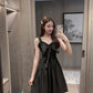Schwarzes, kurzes Kleid mit Herzausschnitt, Mode-Mädchenkleid 1077 