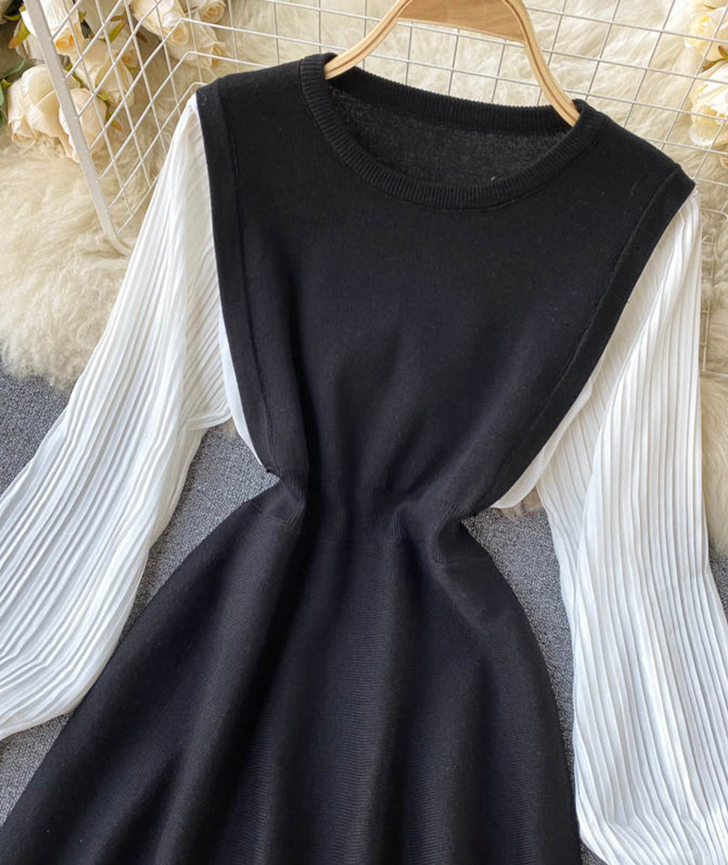 White and black knitted dress  989
