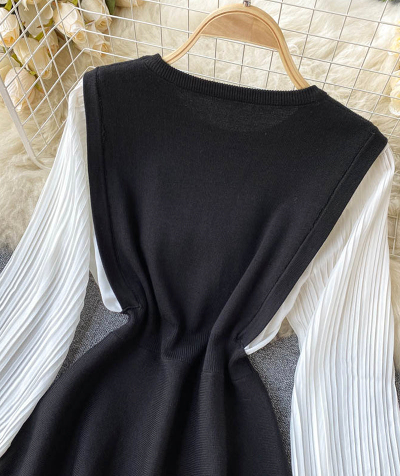 White and black knitted dress  989