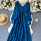 Blaues Langarmkleid mit V-Ausschnitt 978