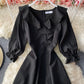 Robe mignonne à col en V et coupe trapèze 948 