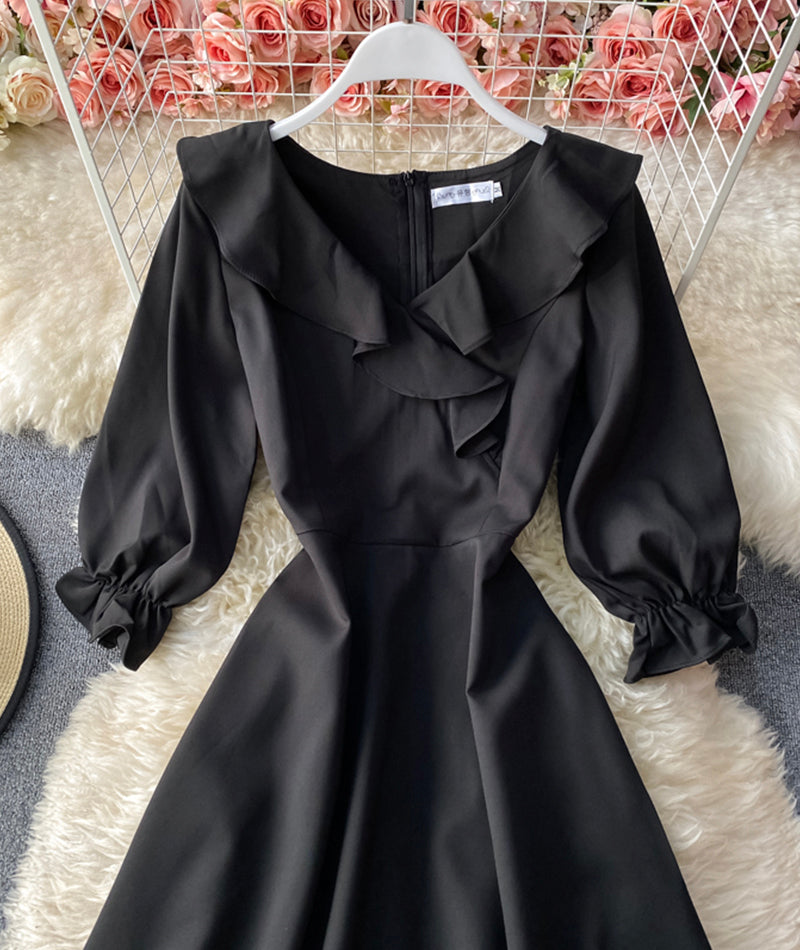 Robe mignonne à col en V et coupe trapèze 948 