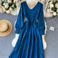 Blaues Langarmkleid mit V-Ausschnitt 978
