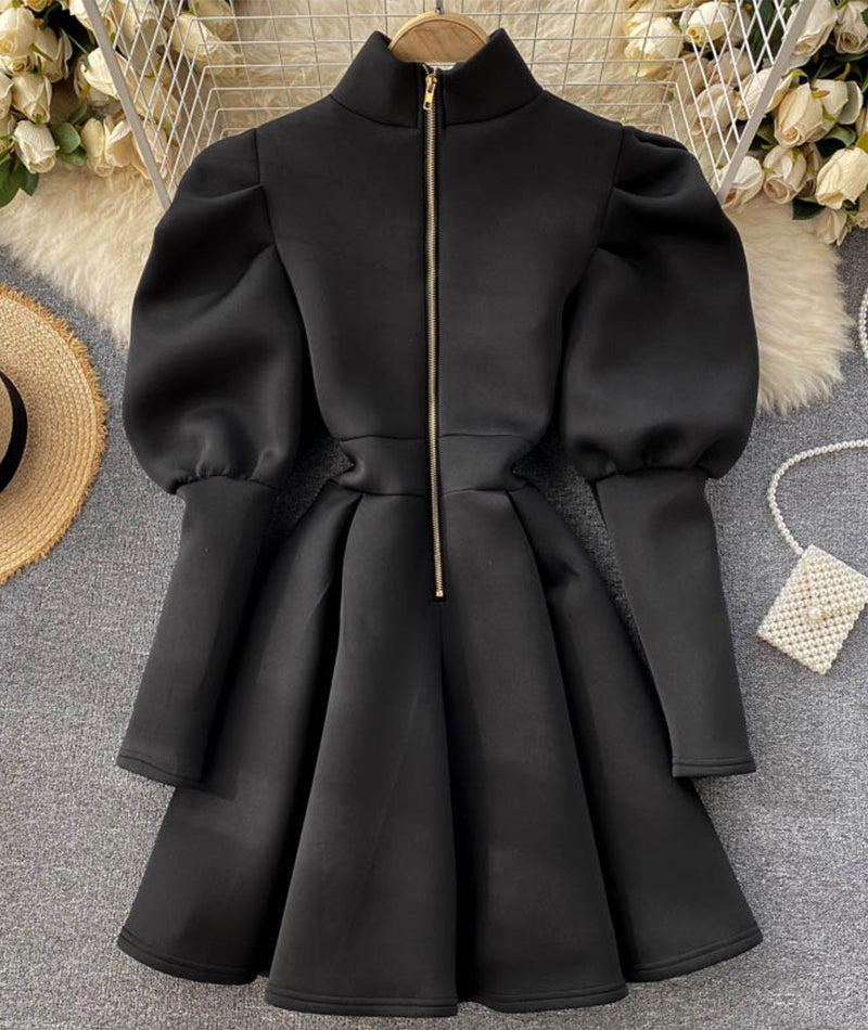 Süßes Kleid mit Puffärmeln 938
