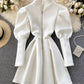 Süßes Kleid mit Puffärmeln 938