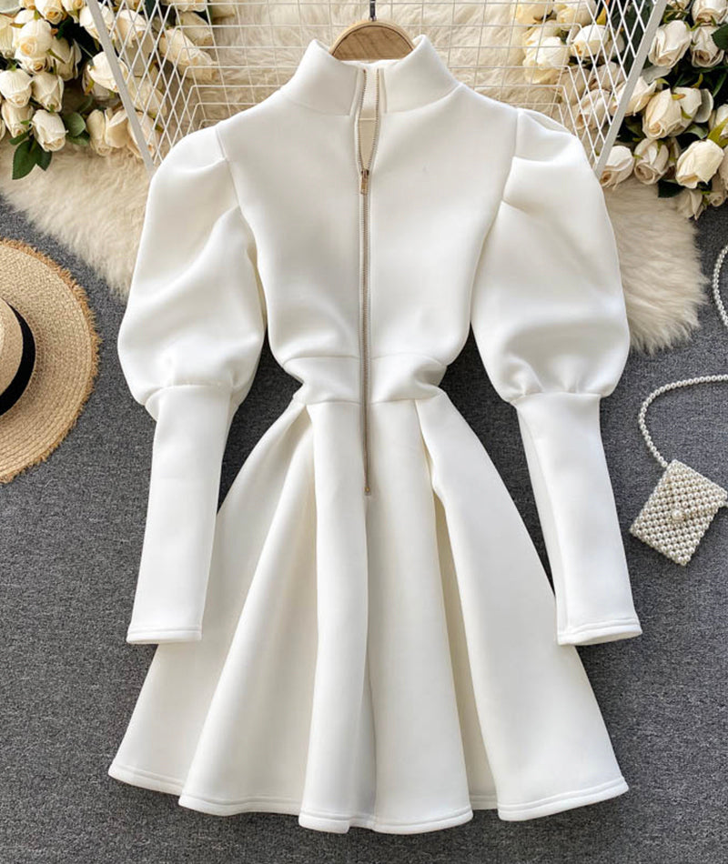 Süßes Kleid mit Puffärmeln 938