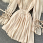 Stilvolles kurzes Chiffonkleid mit V-Ausschnitt 899