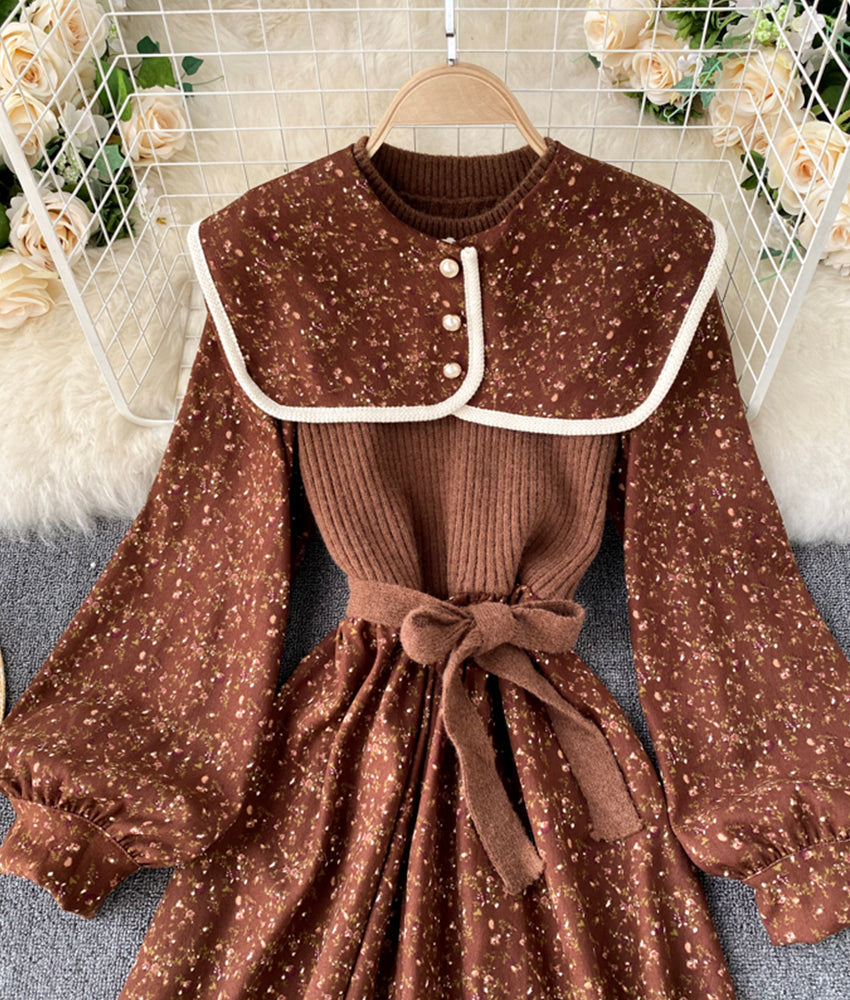 Einzigartig gestaltetes Kleid mit Blumenstickerei und abnehmbarem Ausschnitt 904