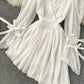 Stilvolles kurzes Chiffonkleid mit V-Ausschnitt 899