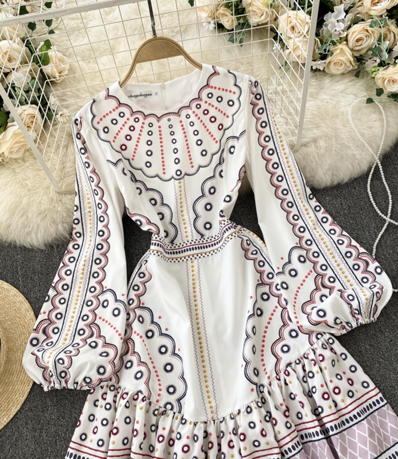 Süßes langärmliges Kleid in A-Linie 832