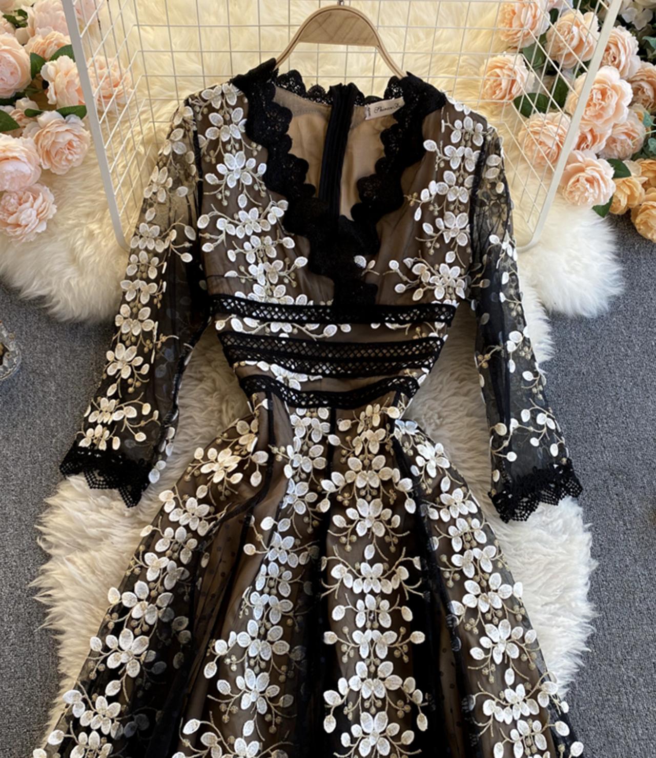 Schwarzes Spitzenkleid mit V-Ausschnitt A-Linie Partykleid 827