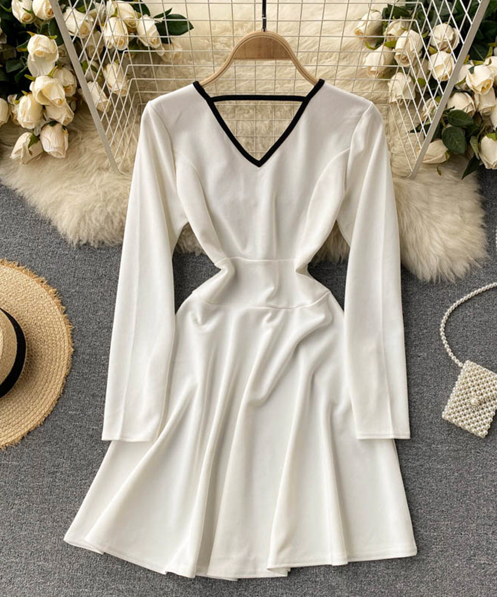 Süßes kurzes Kleid mit V-Ausschnitt, Mode-Mädchenkleid 834