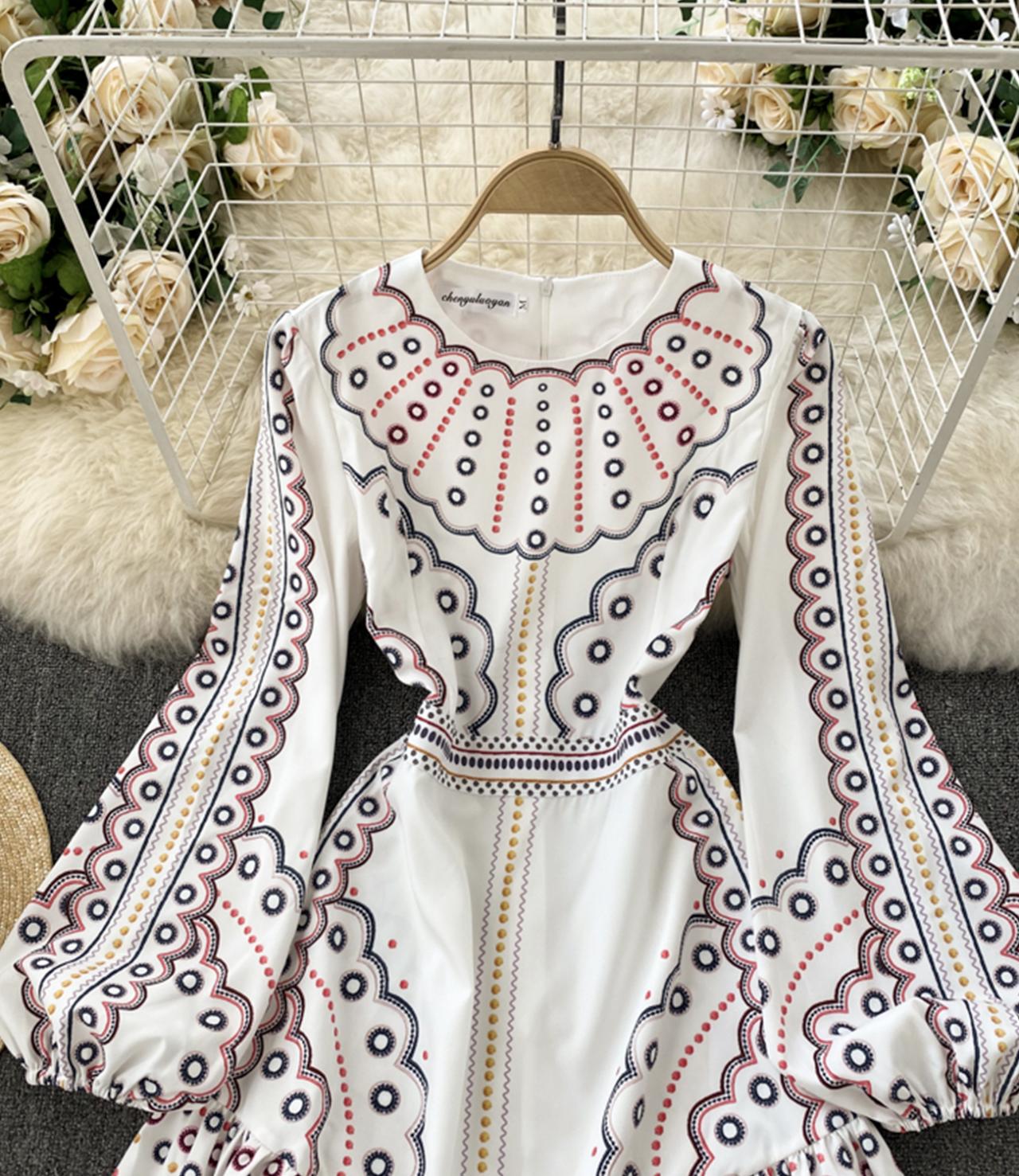 Süßes langärmliges Kleid in A-Linie 832