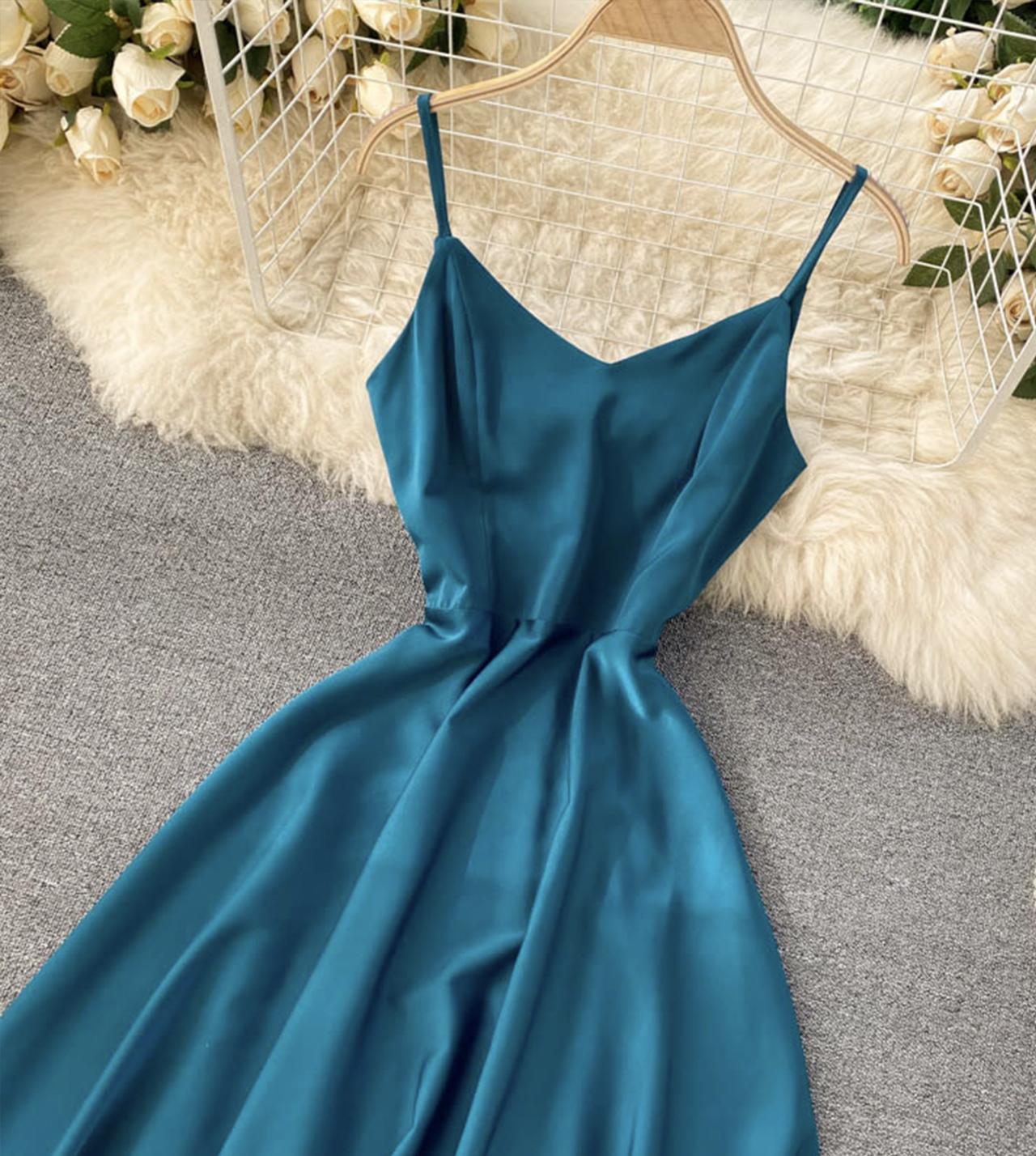 Süßes Satinkleid mit V-Ausschnitt, modisches Kleid 799 