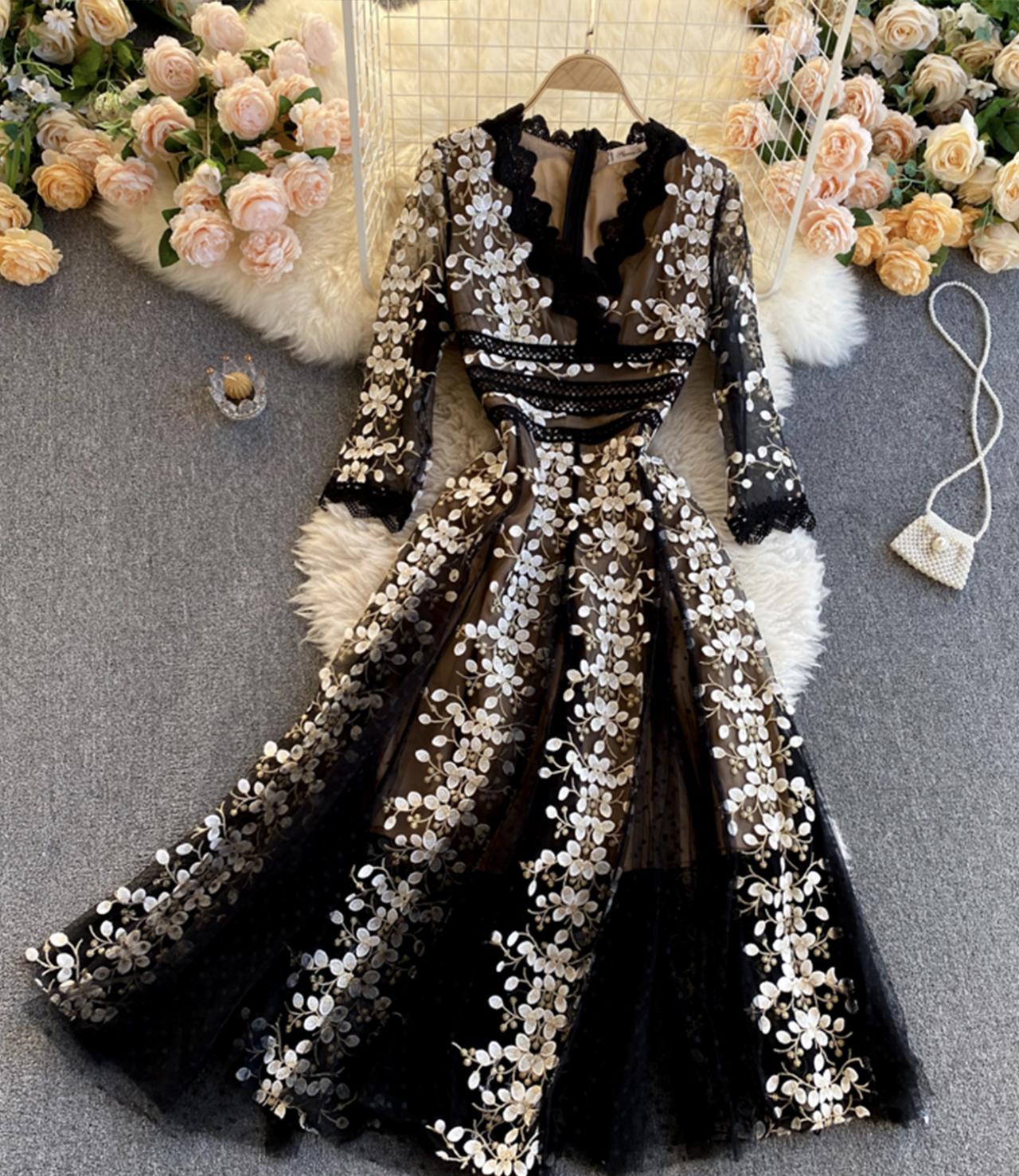 Schwarzes Spitzenkleid mit V-Ausschnitt A-Linie Partykleid 827
