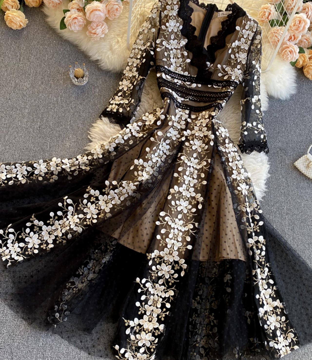 Schwarzes Spitzenkleid mit V-Ausschnitt A-Linie Partykleid 827