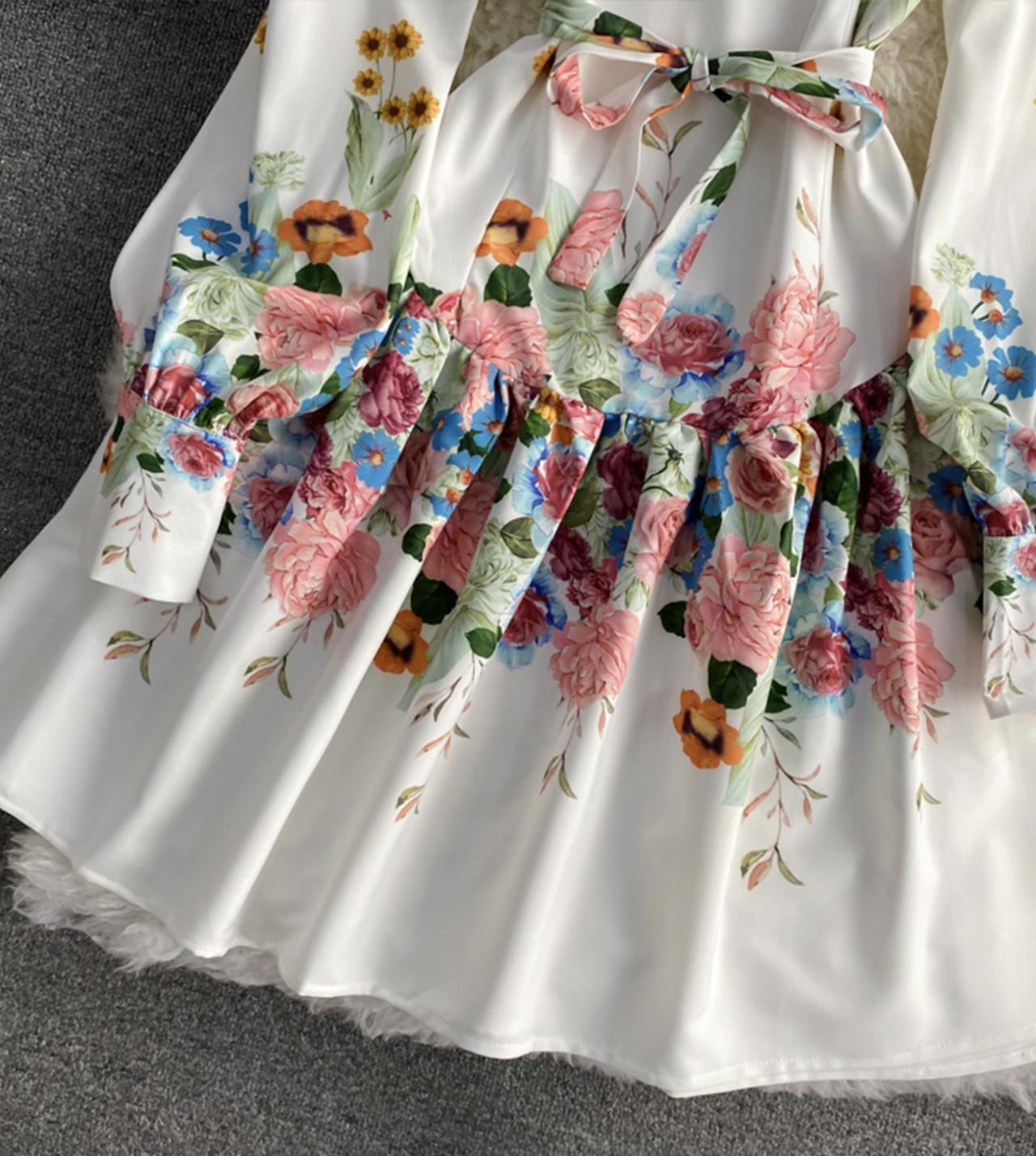 Stilvolles Blumenkleid in A-Linie mit langen Ärmeln 803 