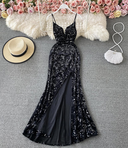 Schwarzes Samtkleid mit V-Ausschnitt 758 
