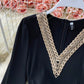 Robe élégante à manches longues et col en V en dentelle noire 854