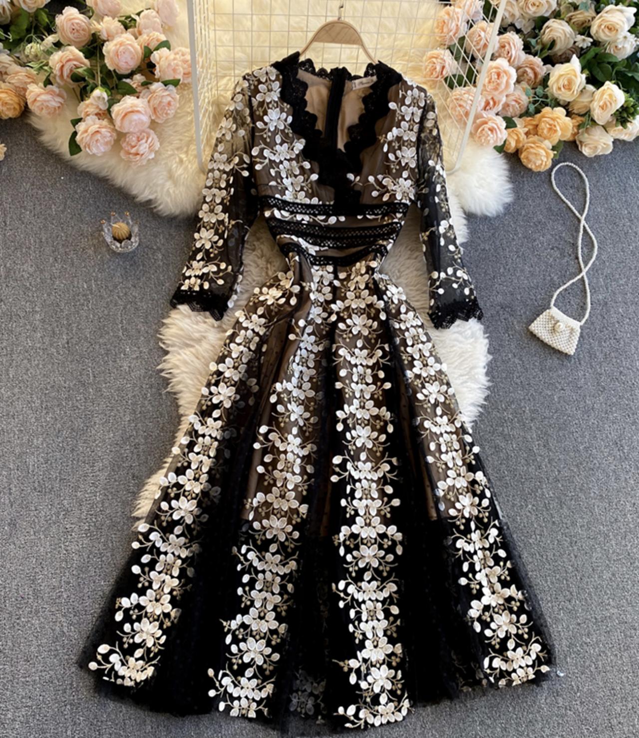 Schwarzes Spitzenkleid mit V-Ausschnitt A-Linie Partykleid 827
