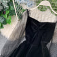 Kurzes Kleid aus schwarzem Samt mit langen Ärmeln 805