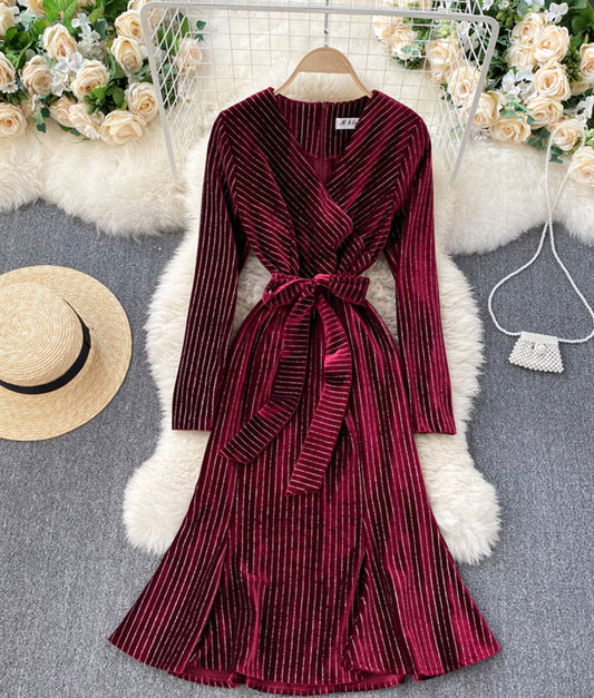 Elegantes Samtkleid mit V-Ausschnitt, modisches Kleid 892
