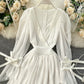 Stilvolles kurzes Chiffonkleid mit V-Ausschnitt 899