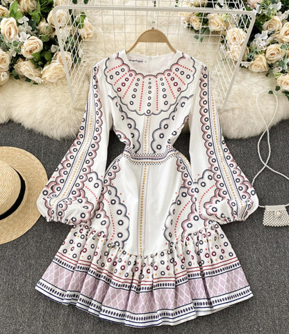 Süßes langärmliges Kleid in A-Linie 832