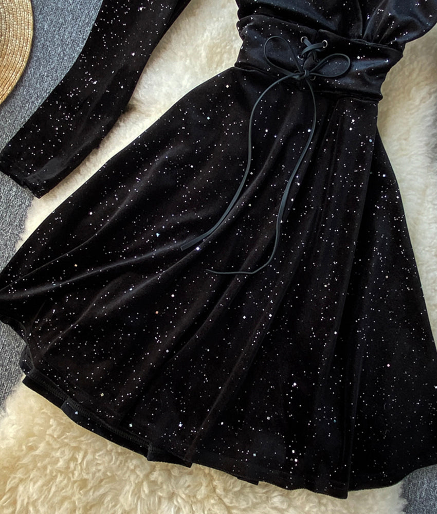 Black v neck velvet short dress  900