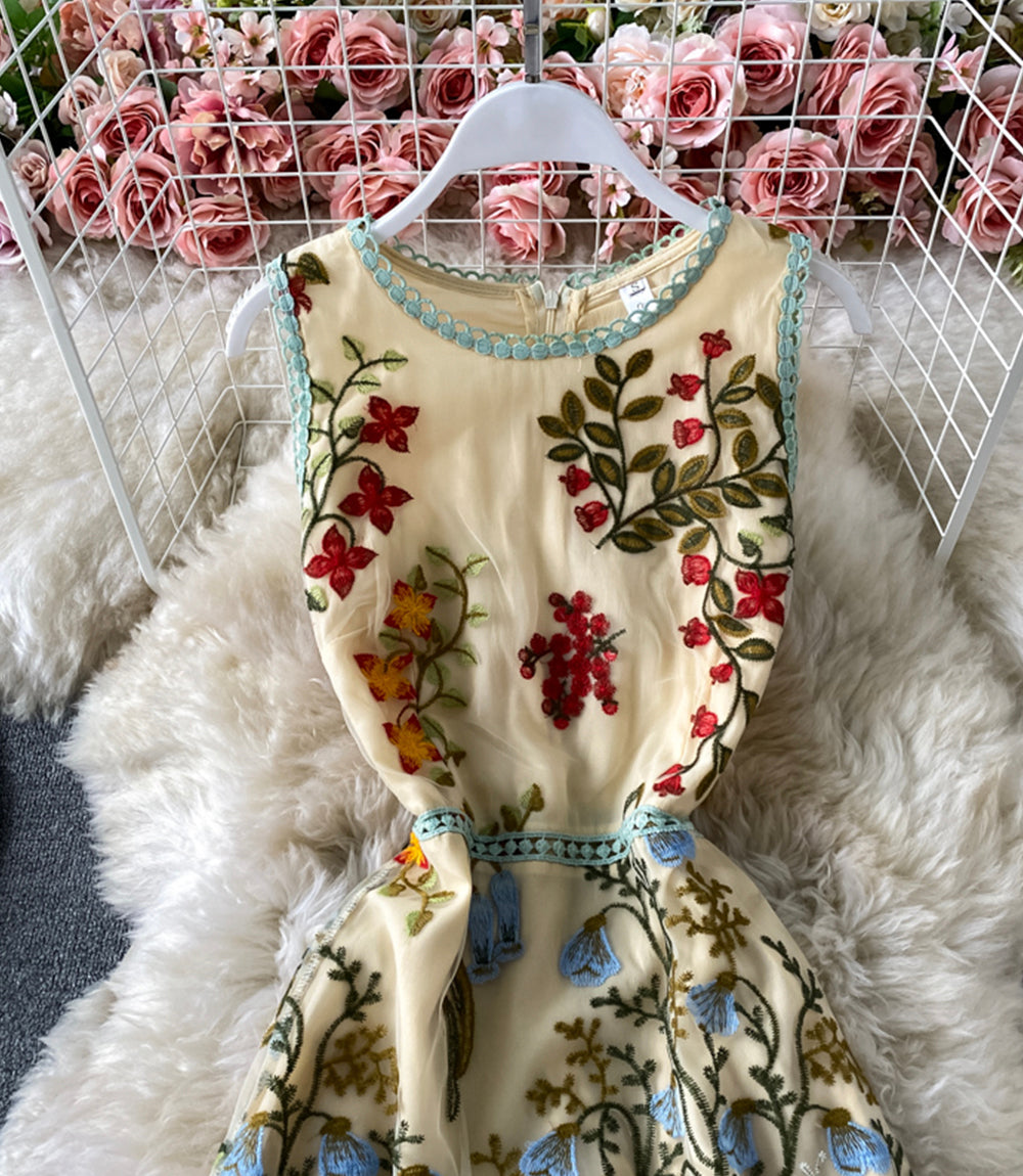 Süßes Kleid mit Stickerei in A-Linie 851