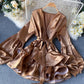 Kurzes Kleid aus Satin mit V-Ausschnitt 988