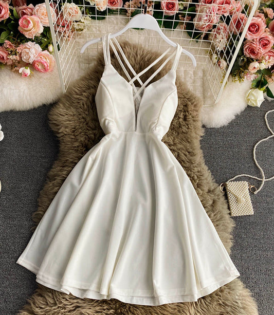 Schlichtes kurzes Kleid in A-Linie mit V-Ausschnitt 864