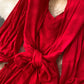 Robe rouge à manches longues et col en V avec dos ouvert 942