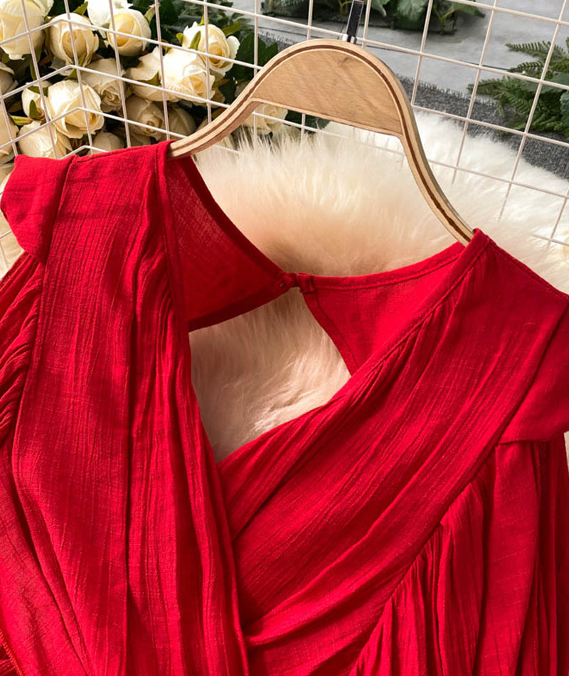 Robe rouge à manches longues et col en V avec dos ouvert 942