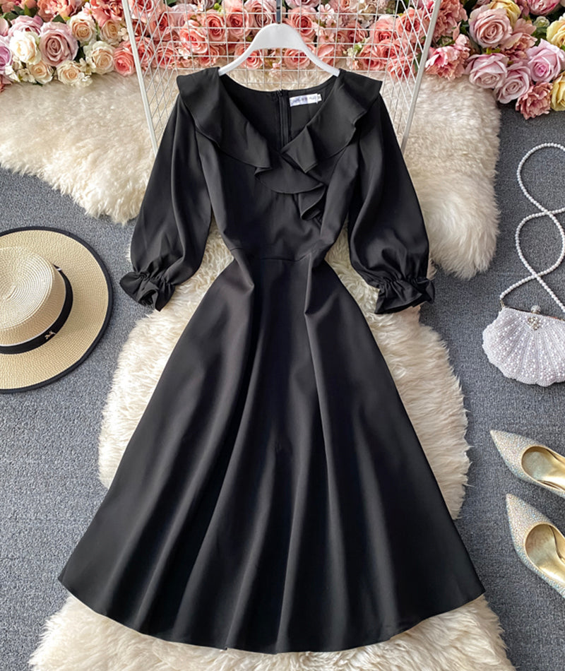 Robe mignonne à col en V et coupe trapèze 948 