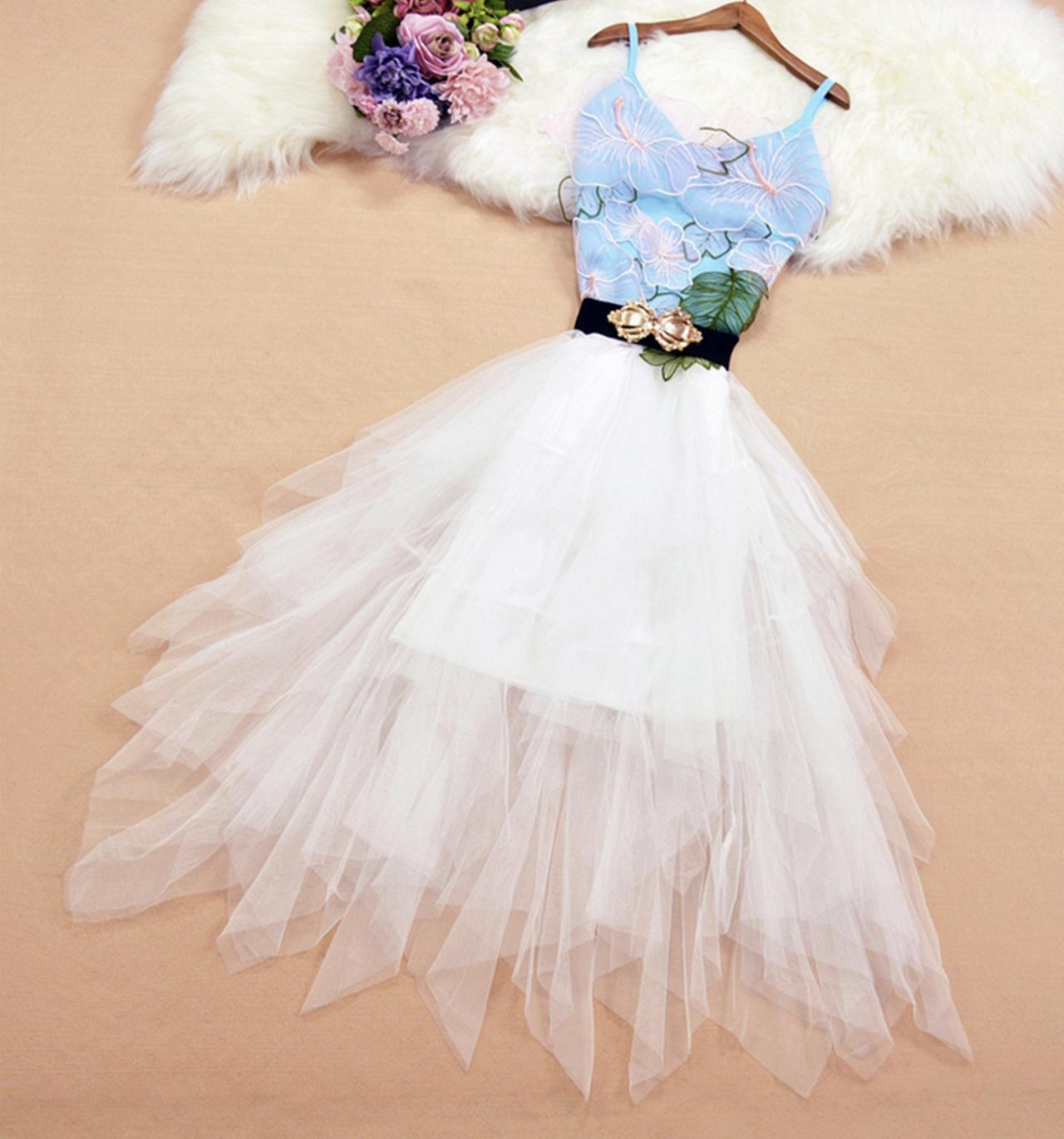 Robe courte en tulle à col en V et jolie robe tendance 718