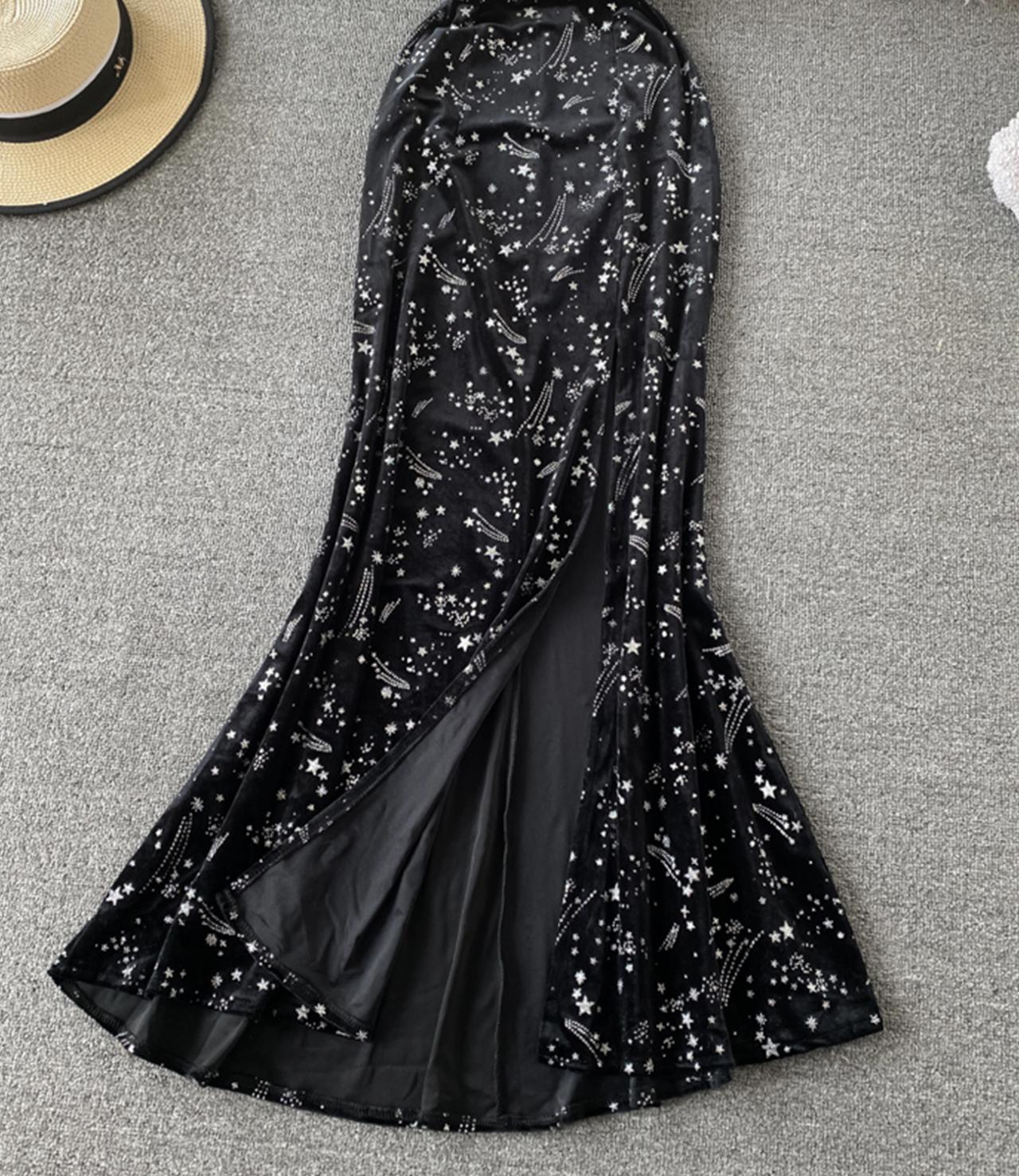 Schwarzes Samtkleid mit V-Ausschnitt 758 