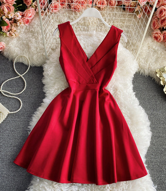 Schlichtes kurzes Kleid in A-Linie mit V-Ausschnitt 876