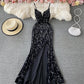 Schwarzes Samtkleid mit V-Ausschnitt 758 