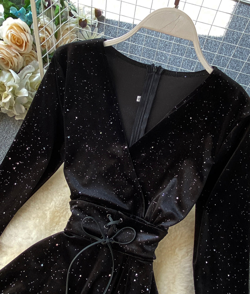 Black v neck velvet short dress  900