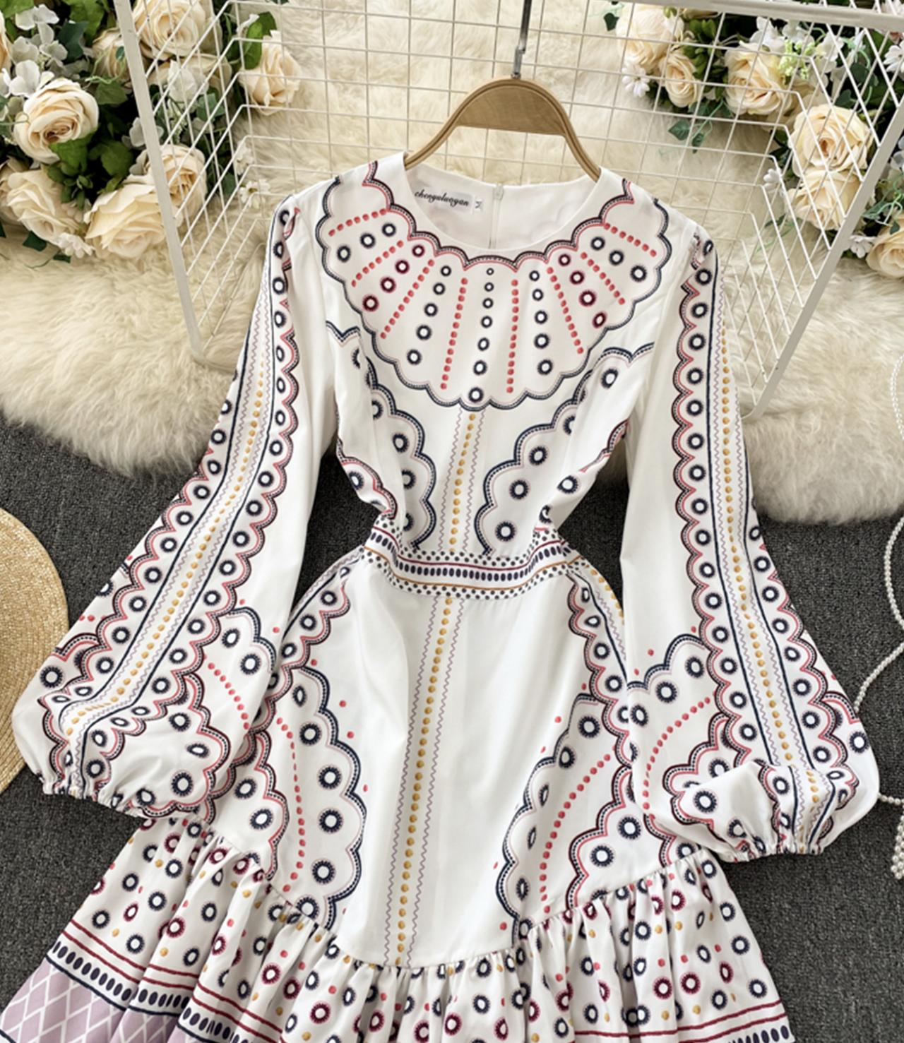 Süßes langärmliges Kleid in A-Linie 832