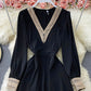 Robe élégante à manches longues et col en V en dentelle noire 854