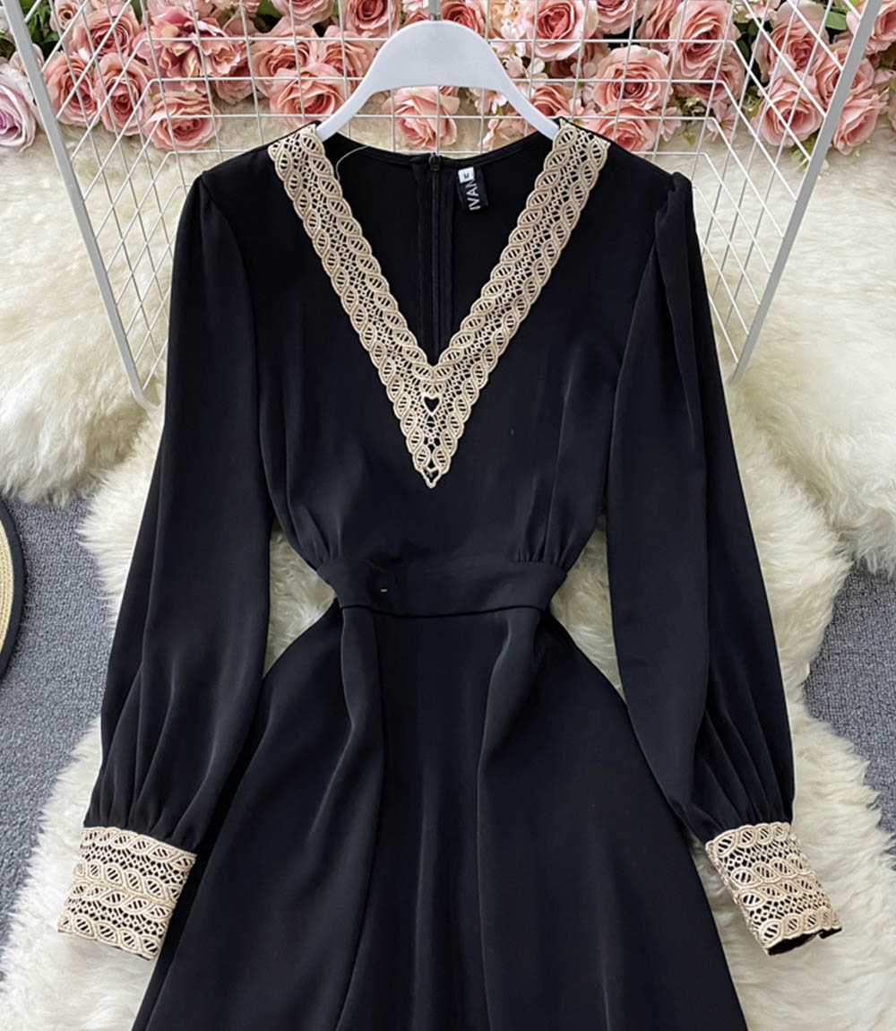 Robe élégante à manches longues et col en V en dentelle noire 854