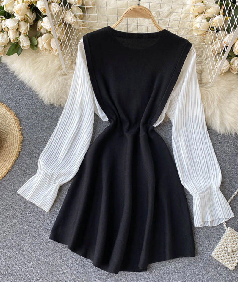 White and black knitted dress  989