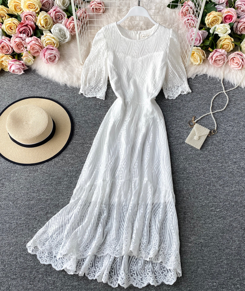 Robe en dentelle blanche à la mode 1075