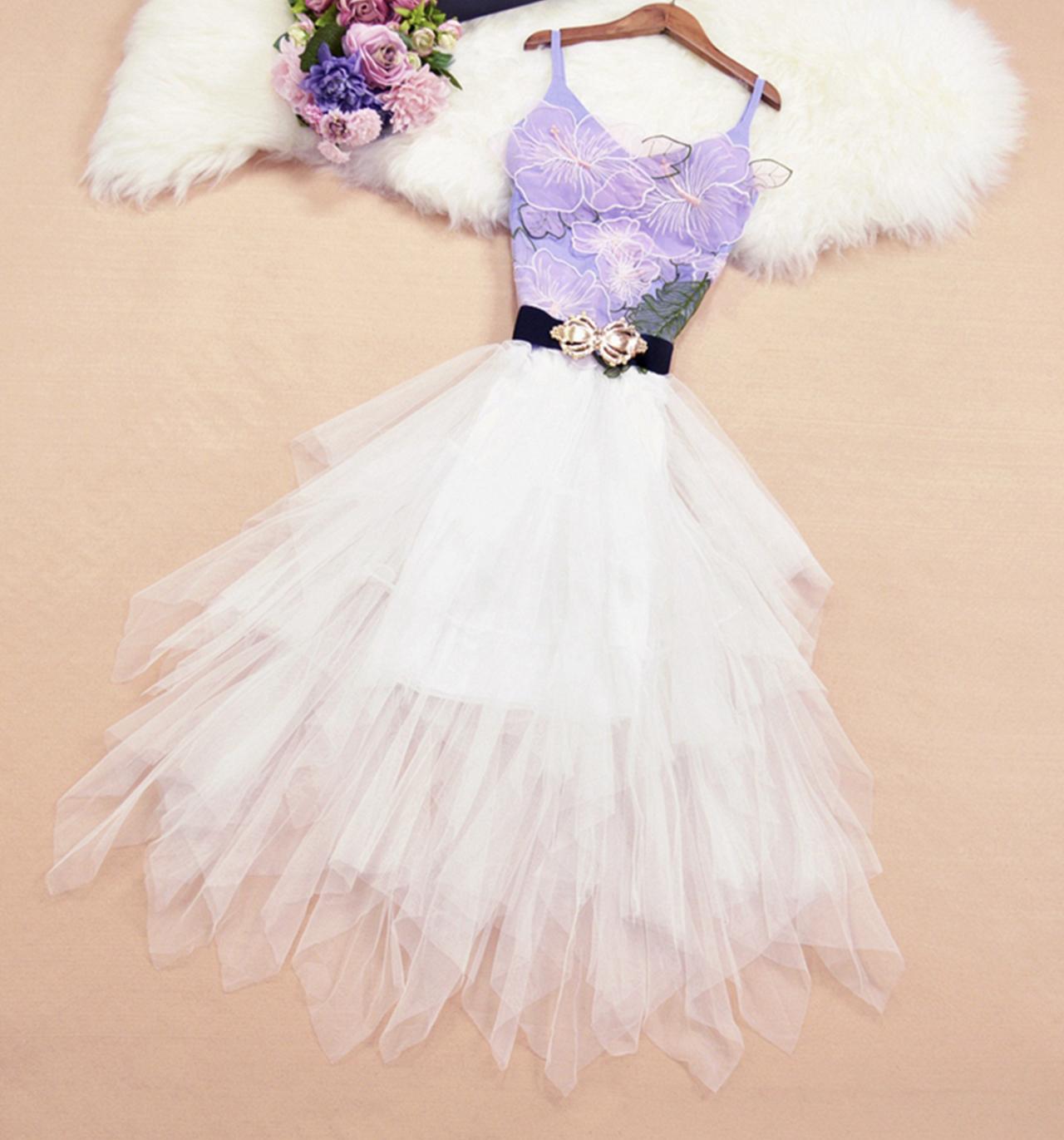 Robe courte en tulle à col en V et jolie robe tendance 718